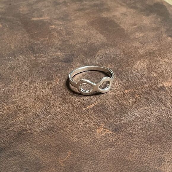 Tiny Delicate  Infinity Ring Sterling Silver 925 Size 8 Minimalist Jewelry - Picture 1 of 9